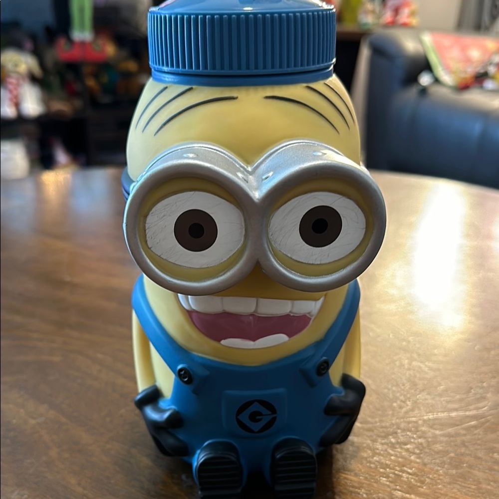 Minion Despicable Me Water Bottle from Universal Studios